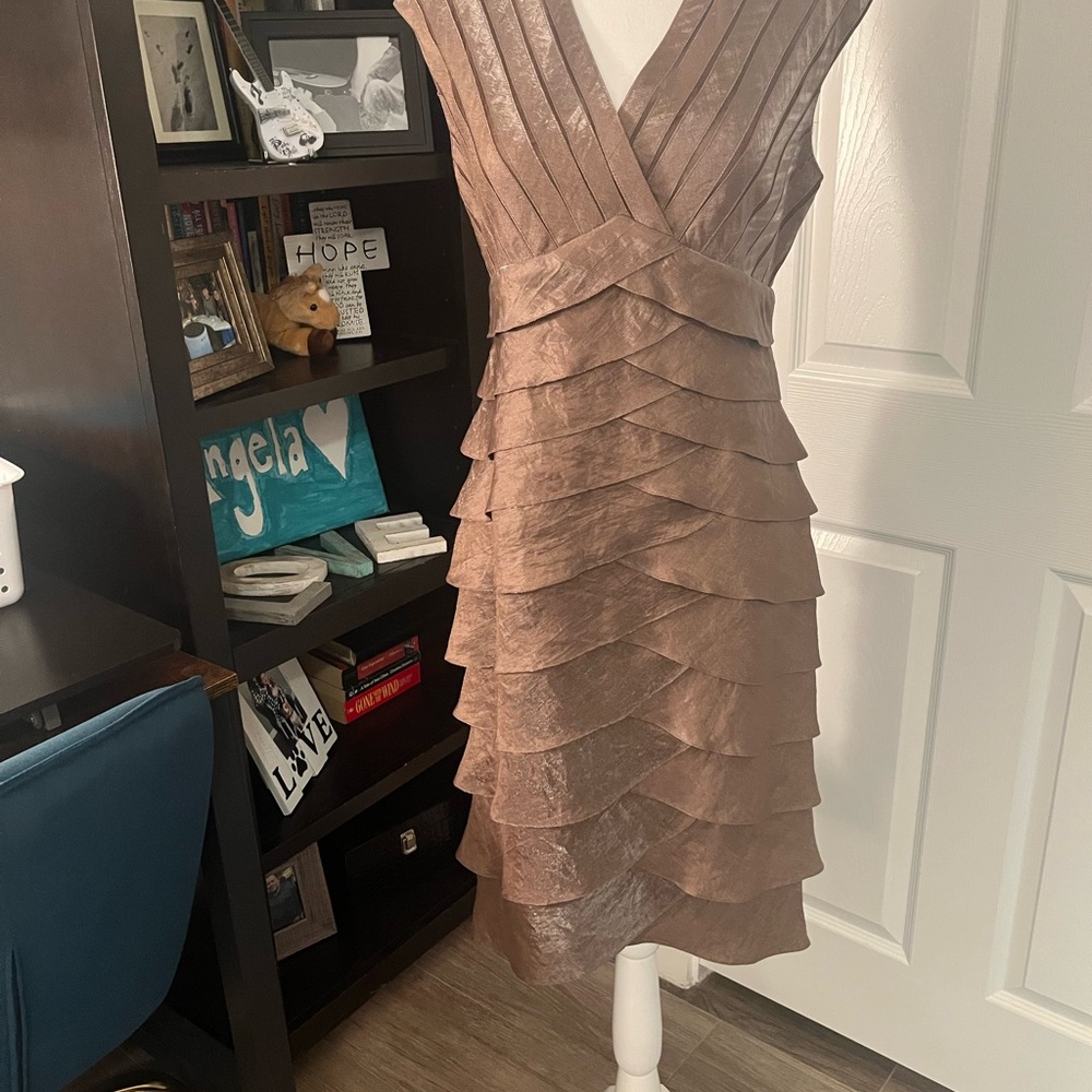Adrianna Papell Bronze Tiered Cocktail Dress Size 8 - Picture 8 of 9